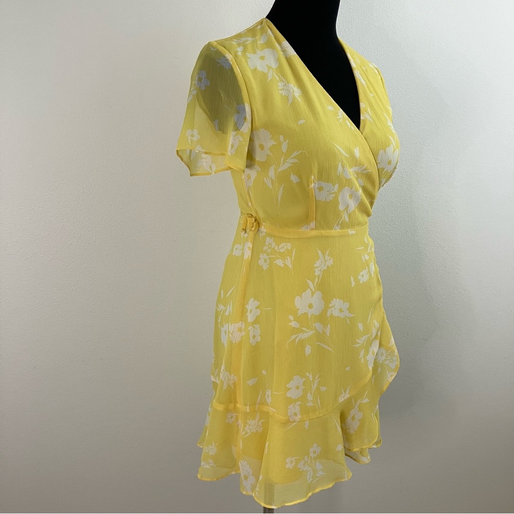 🔴 Floral Ruffled Wrap Dress - Picture 5 of 13